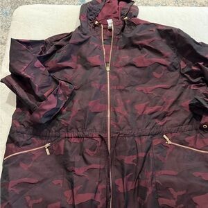 Chico's 4 Size XXL Women Anorak Camo-Embossed Red and Black Jacket EB1